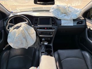 2019 Hyundai Sonata Limited 2.0T - Interior Steering Wheel With Keys Image